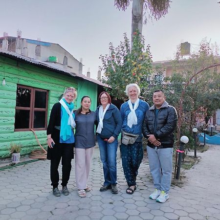 Hotel Garden Of Dreams Sauraha Esterno foto