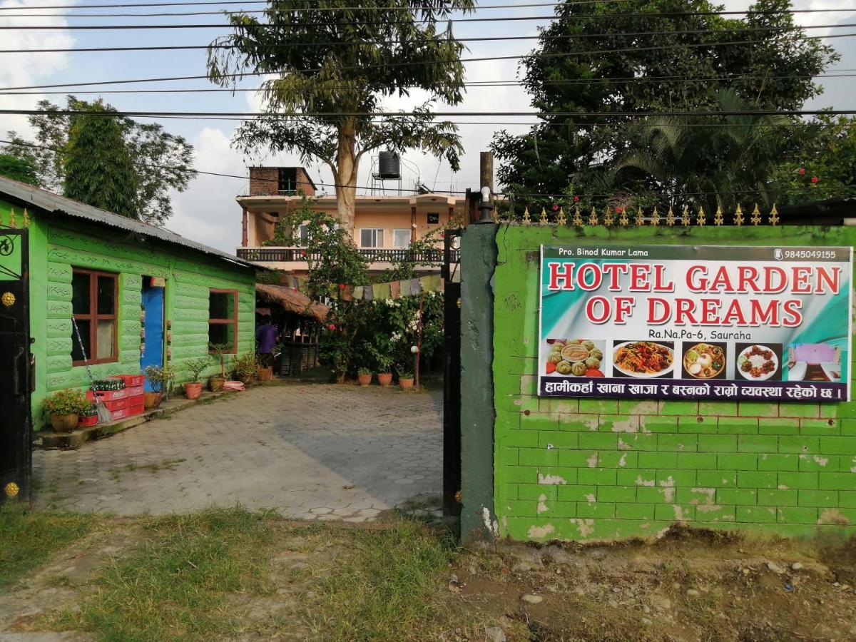 Hotel Garden Of Dreams Sauraha Esterno foto