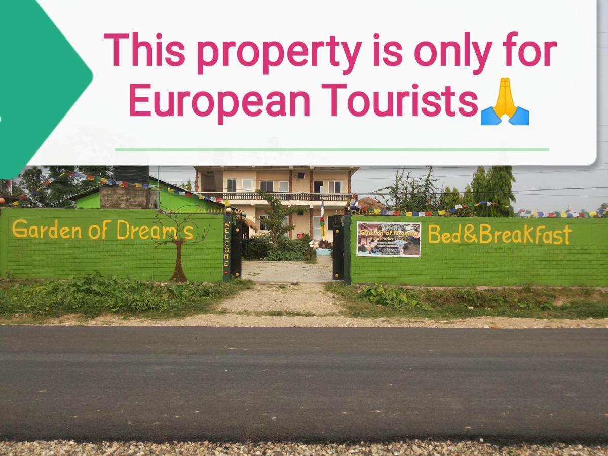 Hotel Garden Of Dreams Sauraha Esterno foto